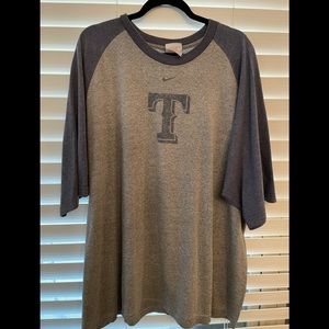 COPY - Men’s Nike 2XL raglan tee